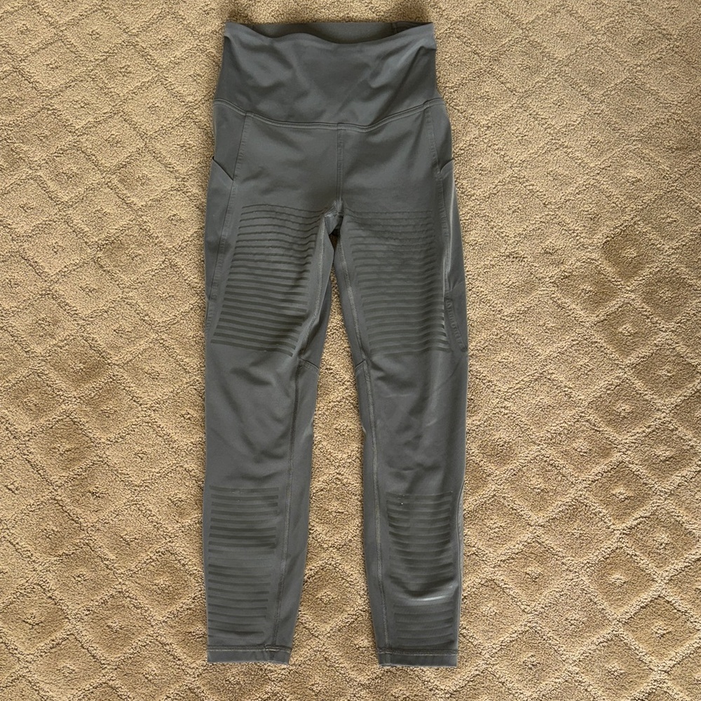 Kaki green lululemon high rise motto leggings with pockets size 6